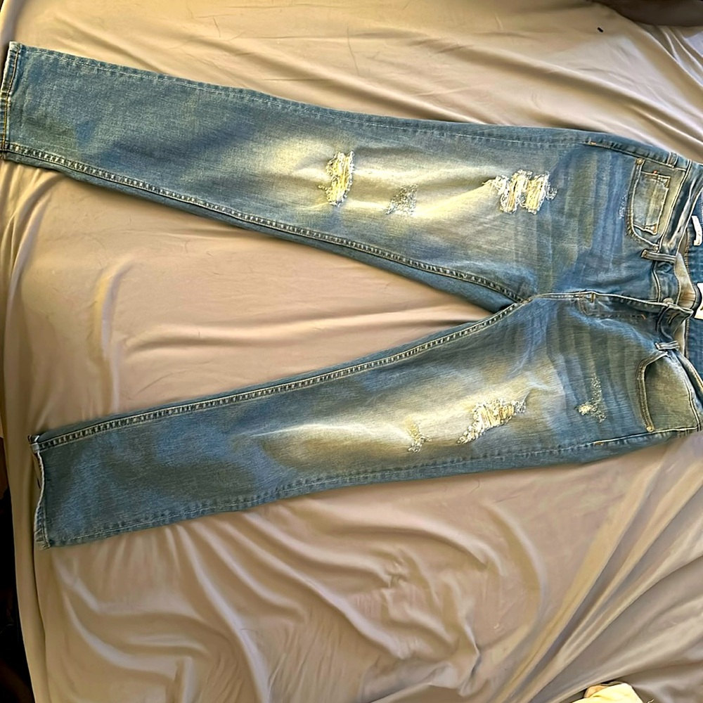 Lightly distressed skinny jeans